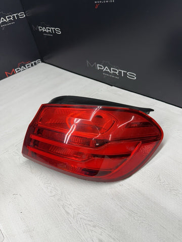 2015 - 2017 BMW F82 F83 M4 REAR RIGHT PASSENGER OUTER TAIL LIGHT OEM 7296100