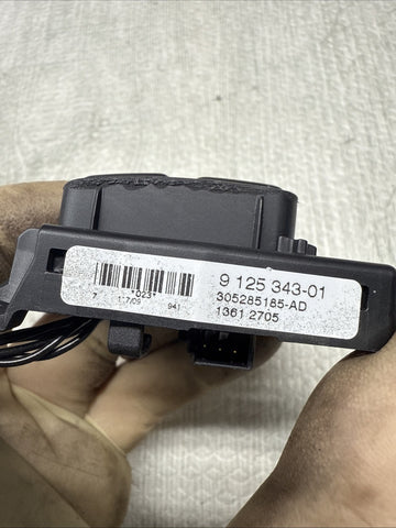 BMW E82 E88 E90 E92 E93 335 M3 BMW Steering Wheel Harness Buttons 9125343