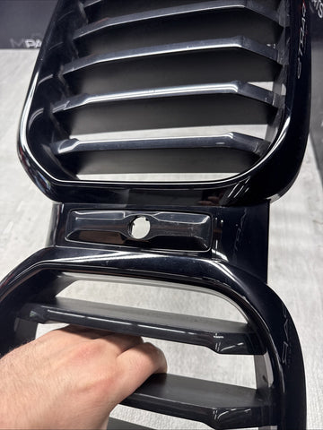 22-25 BMW G01 X3 LCI GLOSS BLACK FRONT GRILLE W CAMERA SLOT