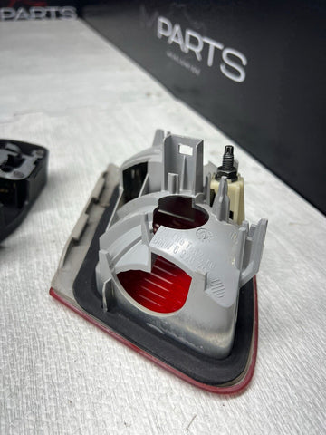 03-06 BMW E46 325 330 M3 Right Passenger Trunk Mounted Inner Tail light 6920706