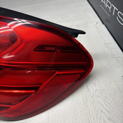 2015 - 2017 BMW F82 F83 M4 REAR RIGHT PASSENGER OUTER TAIL LIGHT OEM 7296100
