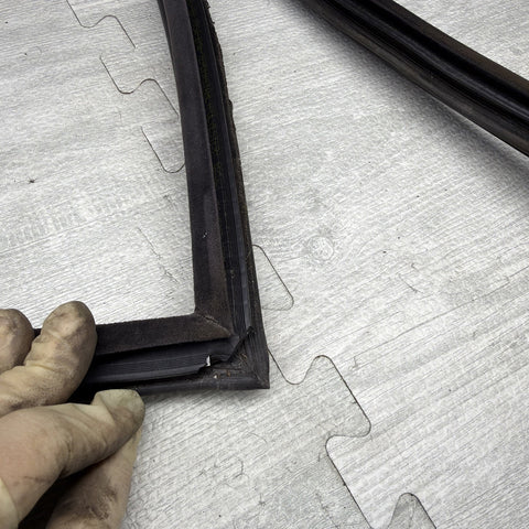 01-06 BMW E46 M3 Rear Vent Quarter Glass Window Seal Gasket Weatherstrip Set OEM