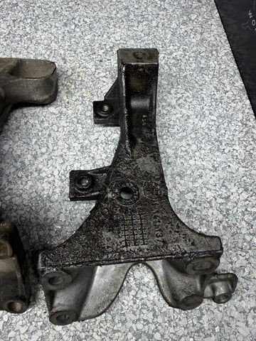 92-02 BMW E36 Z3 Left & Right Engine Mount Support Bracket Set 1141137 1138249