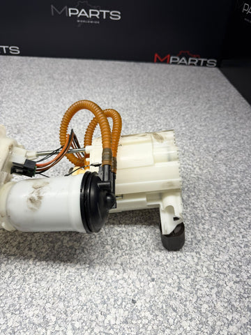 15-20 BMW F80 F82 F83 M3 M4 S55 Fuel Pump Sending Unit 32k miles OEM 2284693
