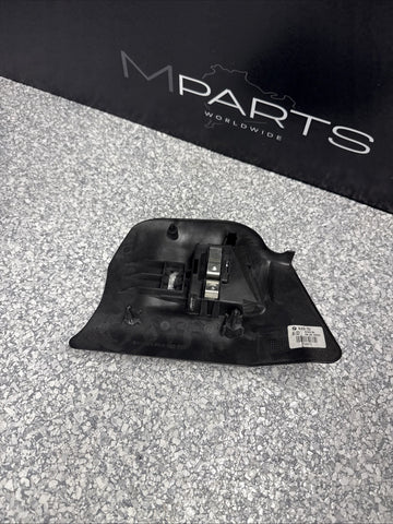 04-06 BMW 3 SERIES E46 M3 REAR LEFT TAIL LIGHT BULB HOLDER SOCKET OEM 6920701