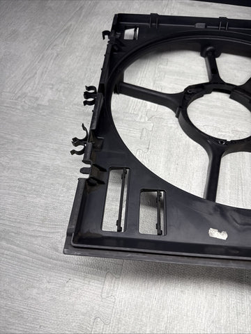 08-13 BMW E90 E92 E93 M3 S65 Engine Radiator Cooling Electric Fan Housing