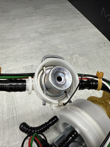 BMW F10 M5 M6 F12 F13 S63 Engine Fuel PUMP OEM 16117845656