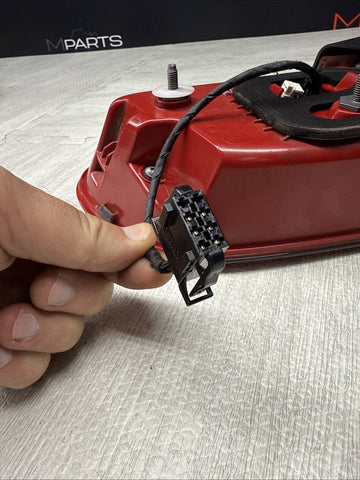 2015-2018 PORSCHE MACAN RIGHT INNER TAIL LIGHT/ LAMP LED - 95B945094G