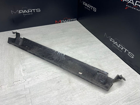 BMW E90 E90 E92 E92 E93 E93 FRONT OIL COOLER AIR DUCT 8040950 51718040950 OEM