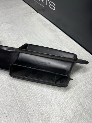 06-13 BMW E90 325 328I 335I FRONT HOOD AIR INTAKE SUCTION DUCT VENT 7541738 OEM