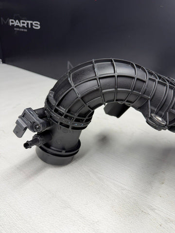 21-26 BMW G80 G82 G83 M3 M4 S58 Front Charge Air Cooler Duct 13718054842