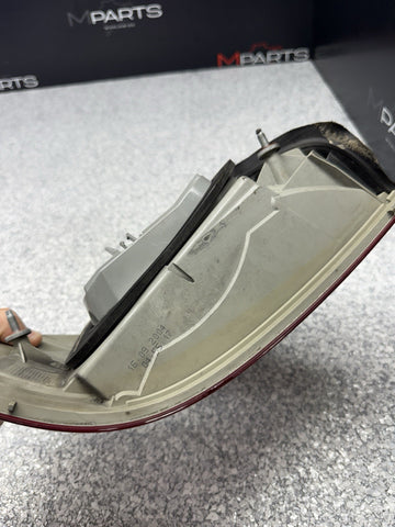 01-06 E46 BMW 330 M3 CONVERTIBLE REAR LED TAIL LIGHT RIGHT 6937454