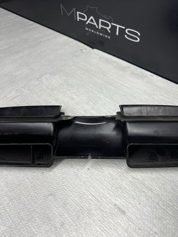 06-13 BMW E90 325 328I 335I FRONT HOOD AIR INTAKE SUCTION DUCT VENT 7541738 OEM
