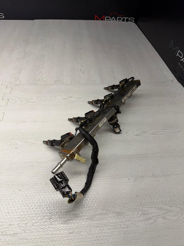 2024 Ford Mustang Engine Gas Fuel Rail with Injectors & Harness P2GE-9H487-AE