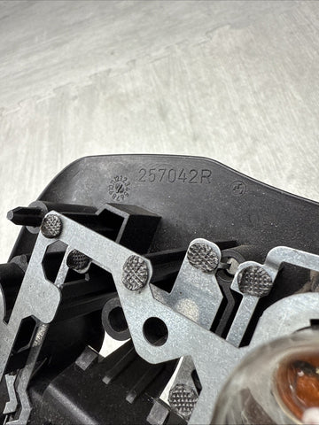 BMW E46 COUPE REAR RIGHT PASSENGER SIDE TAIL LIGHT BULB HOLDER OEM 257042R