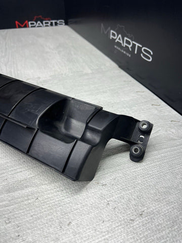 08-13 OEM BMW E90 E92 E93 M3 S65 Engine Front Lower Oil Cooler Bracket Duct