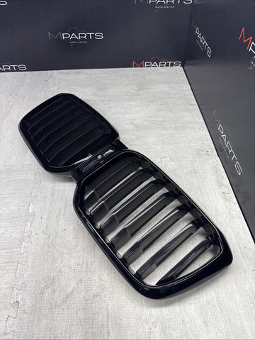 22-25 BMW G01 X3 LCI GLOSS BLACK FRONT GRILLE W CAMERA SLOT