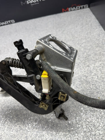 98-02 BMW E36/7 Z3 BRAKE CLUTCH PEDAL W INPUT CLUTCH CYLINDER OEM