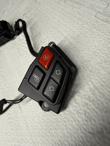 BMW E82 E88 E90 E92 E93 335 M3 BMW Steering Wheel Harness Buttons 9125343