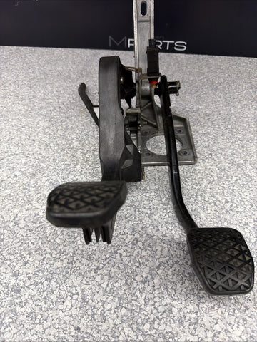 98-02 BMW E36/7 Z3 BRAKE CLUTCH PEDAL W INPUT CLUTCH CYLINDER OEM