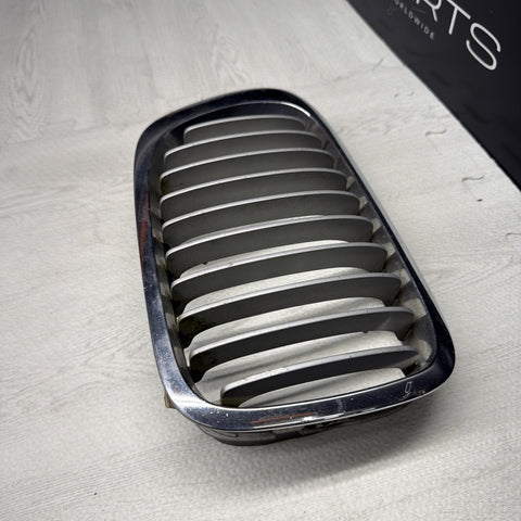 BMW E46 M3 01-06 Hood Grille Chrome OEM Right Passenger 8208668 *Broken Tabs