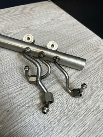 12-17 M5 M6 F06 F13 F12 F10 High Pressure Fuel Feed Line Rail 7642156 / 7642155