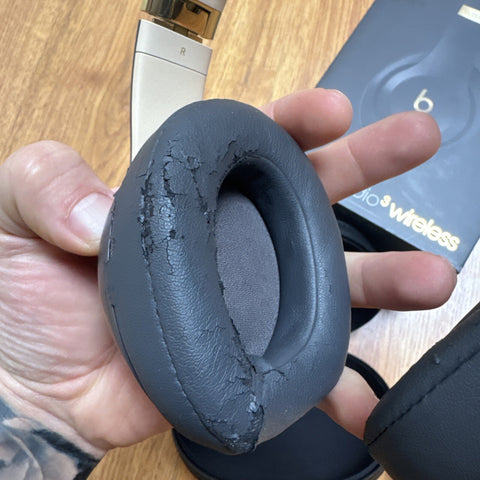 Beats Studio3 Over-Ear Headphones - Shadow Gray *Peeling*