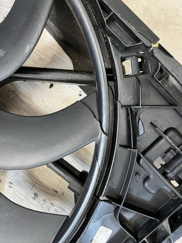 BMW 15-20 F80 F82 F83 M3 M4 ENGINE RADIATOR COOLING FAN MOTOR SHROUD 7850474