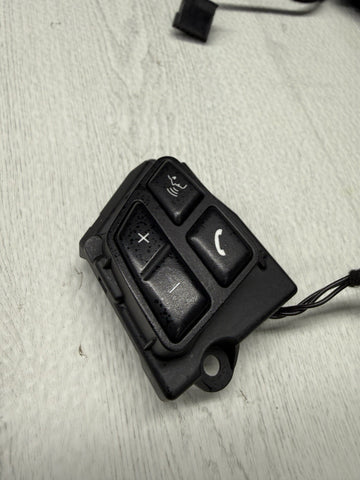 BMW E82 E88 E90 E92 E93 335 M3 BMW Steering Wheel Harness Buttons 9125343