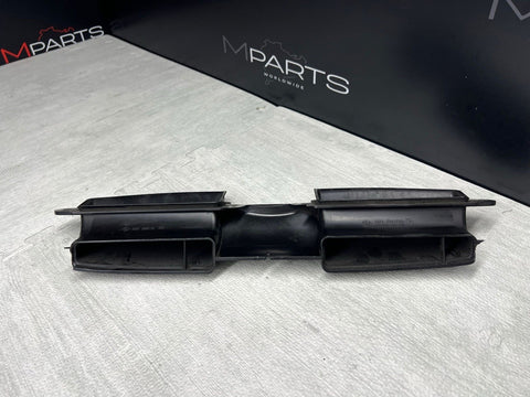 06-13 BMW E90 325 328I 335I FRONT HOOD AIR INTAKE SUCTION DUCT VENT 7541738 OEM