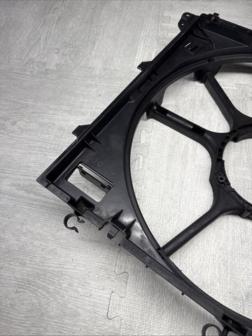 08-13 BMW E90 E92 E93 M3 S65 Engine Radiator Cooling Electric Fan Housing