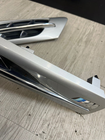 98-02 BMW Z3 M Z3M Fender Hood Vent Grilles Grilles Pair OEM Silver