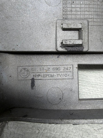 01-06 BMW E46 M3 LEFT DRIVER FRONT BUMPER COVER GUARD BRACKET OEM 2695247 *Notes