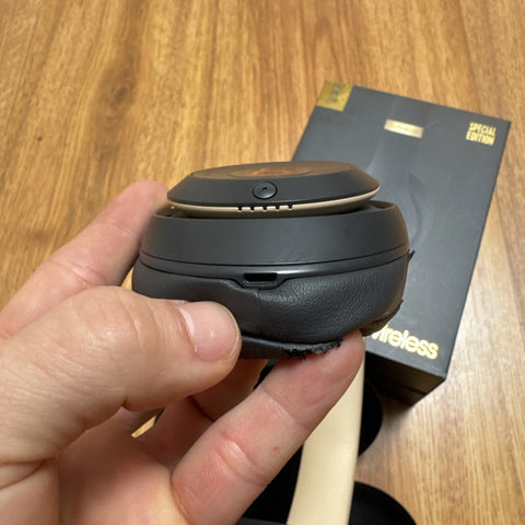 Beats Studio3 Over-Ear Headphones - Shadow Gray *Peeling*