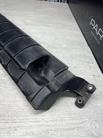 BMW E90 E90 E92 E92 E93 E93 FRONT OIL COOLER AIR DUCT 8040950 51718040950 OEM