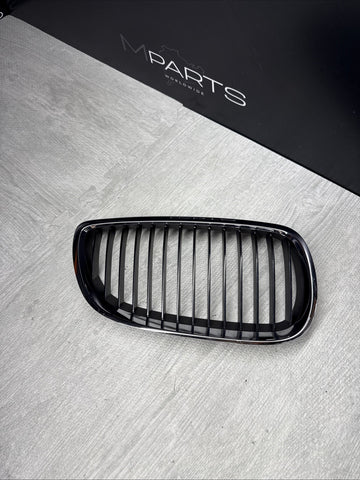 08-13 BMW E90 E92 E93 M3 Front Kidney Grille Right Chrome / Black Fins OEM