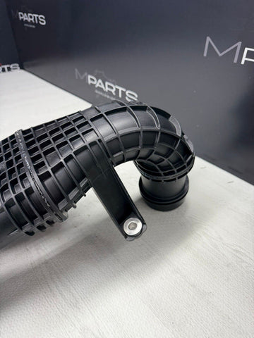 21-26 BMW G80 G82 G83 M3 M4 S58 Front Charge Air Cooler Duct 13718054842