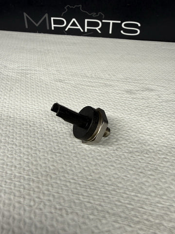BMW 328 335 535 M4 M3 M5 M4 N20 N55 S55 N63 S63 S65 Fuel High Pressure Sensor
