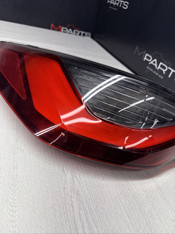 BMW 20-24 G20 G82 430i M4 Left Tail Light OEM 7477605