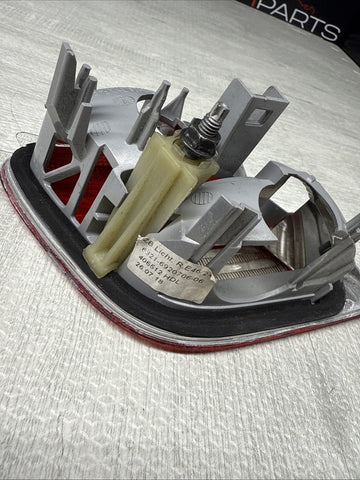 03-06 BMW E46 325 330 M3 Trunk Mounted Inner Tail lights Pair 6920705 6920706