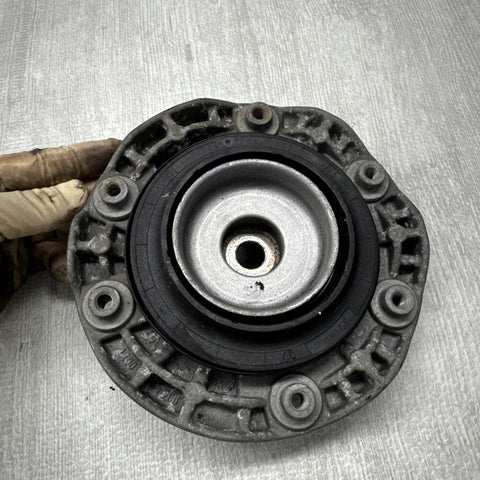 15-20 BMW F80 F82 F83 M3 M4 Front Shock Strut Top Mount