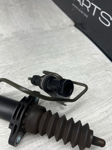 2008-2013 BMW E90 E91 E92 E93 M3 328i 335i SLAVE CLUTCH CYLINDER 6785964