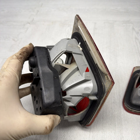 03-06 BMW E46 325 330 M3 Trunk Mounted Inner Tail Lights 6920706