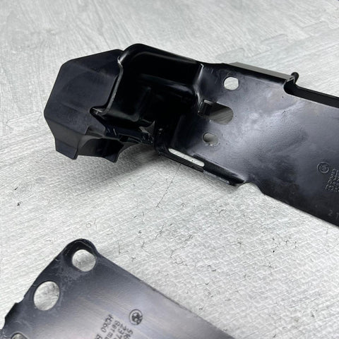 BMW E90 E92 E84 LEFT & RIGHT LOWER BRACKET RADIATOR SUPPORT OEM 7154546 7117811