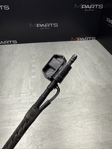 BMW 12-18 F30 F80 750Li FRONT WINDSHIELD WASHER SPRAY NOZZLE HOSE OEM 13264011
