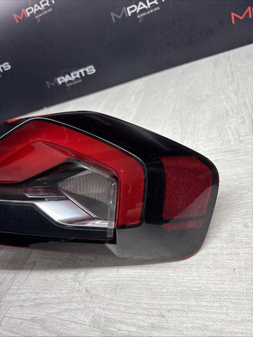 23-25 OEM BMW G22 G87 M2 M240 Rear Right Passenger Tail Light * Separating Lens*