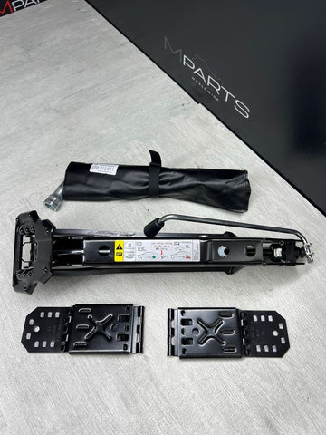 2015-2024 PORSCHE MACAN - Tool Kit Tools + Bag + Jack95B012011