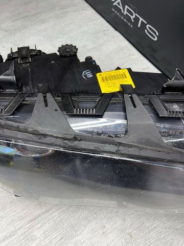 OEM BMW 02-06 E46 330 M3 Bixenon Headlight 1305621772 *Chipped Tabs*