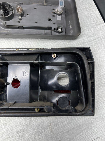 88-93 BMW E30 3-Series Right Rear Tail Light Lamp Late Model Factory OEM