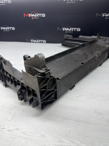 06-10 BMW E60 E63 E64 M5 M6 V10 S85 RADIATOR CARRIER HOUSING BRACKET MODULE OEM